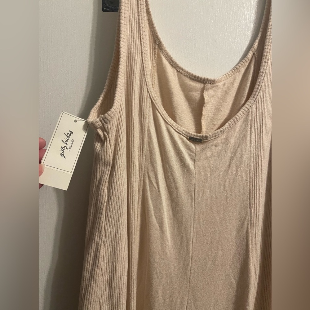 Cute beige cozy jumpsuit from GILLY hicks size L.